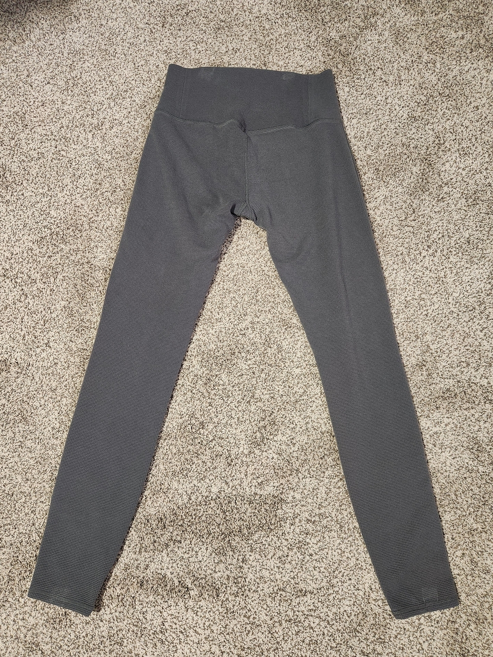 Vuori High-Waist Textured Waffle Leggings in Charcoal